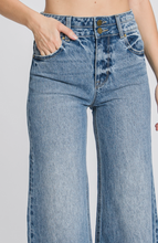 Load image into Gallery viewer, Vintage Wide Leg Jeans
