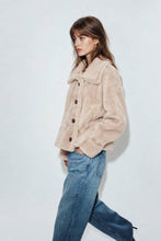 Load image into Gallery viewer, REVERSIBLE SHEARLING SUEDE COAT JACKET
