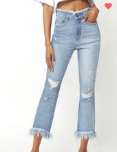 Load image into Gallery viewer, Frayed Hem Capri Jeans
