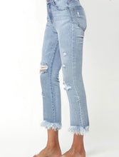 Load image into Gallery viewer, Frayed Hem Capri Jeans
